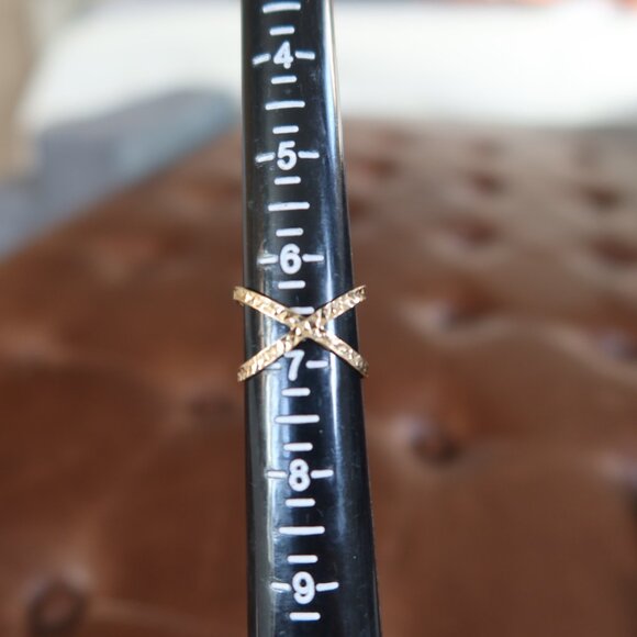 14K yellow gold diamond cut crisscross X ring size 7 ladies super sparkly - Picture 9 of 12
